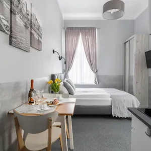 Primero Elegant Old Town Aparthotel